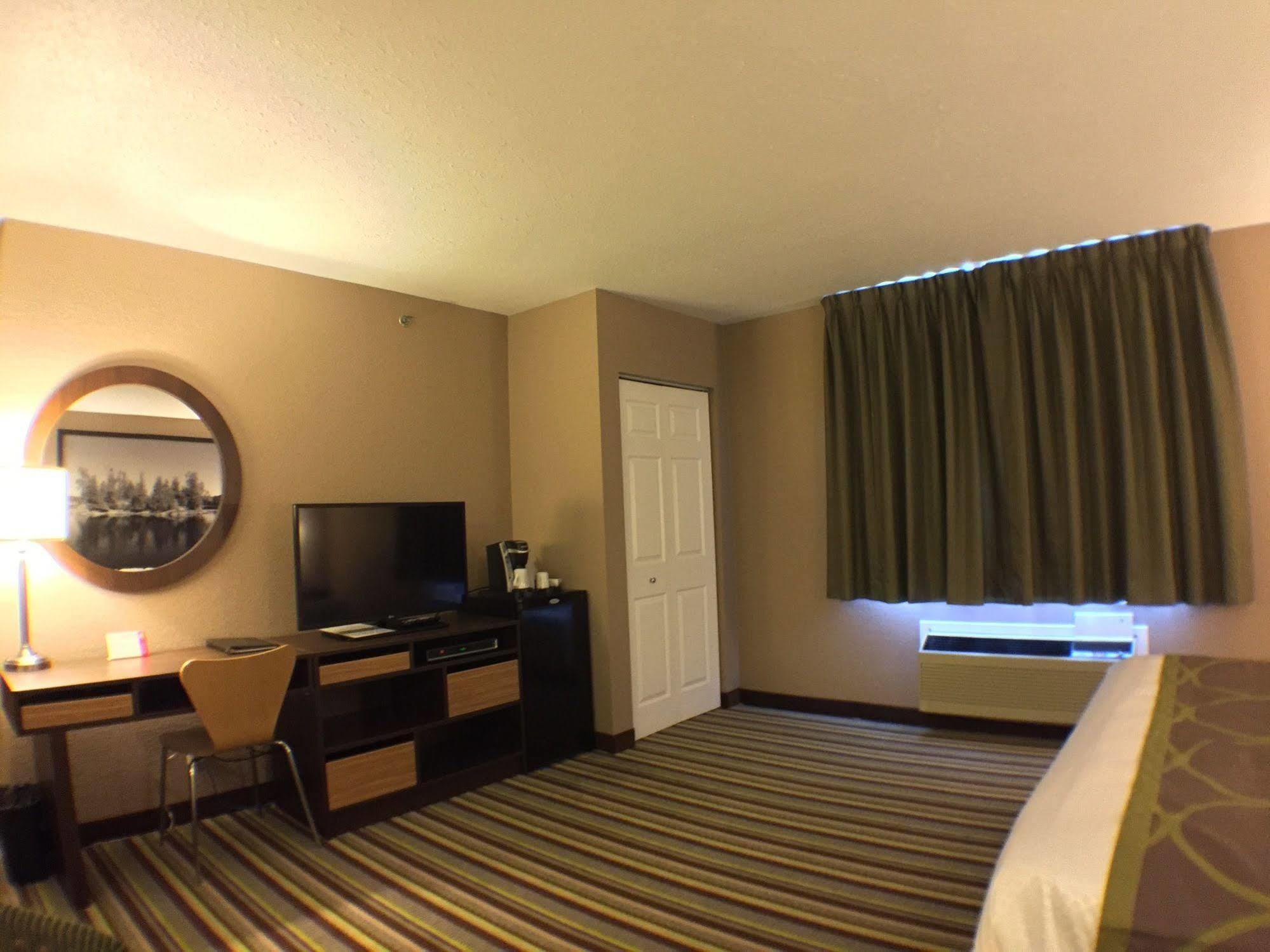 Super 8 By Wyndham Kenora Hotel Kültér fotó