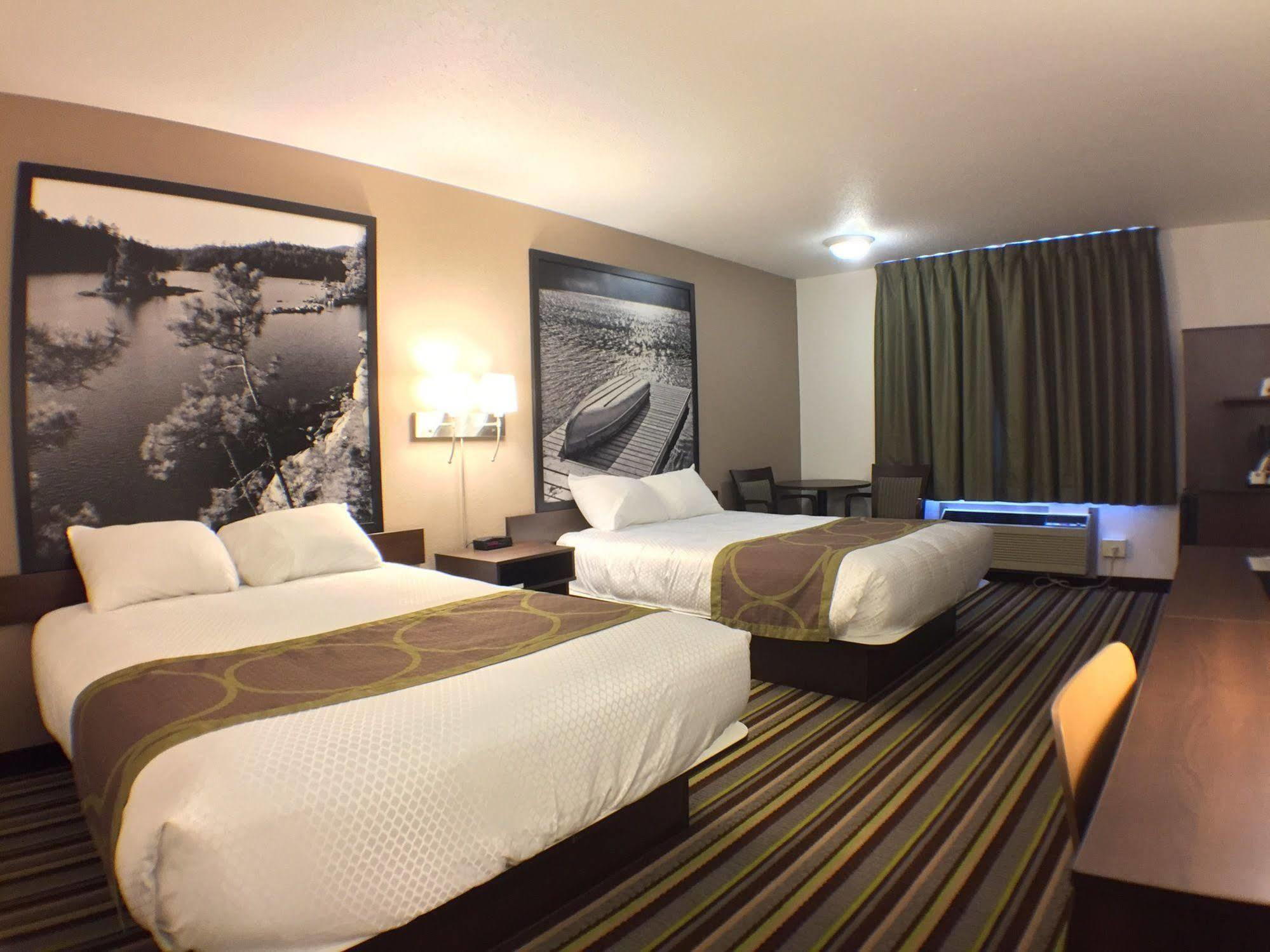 Super 8 By Wyndham Kenora Hotel Kültér fotó